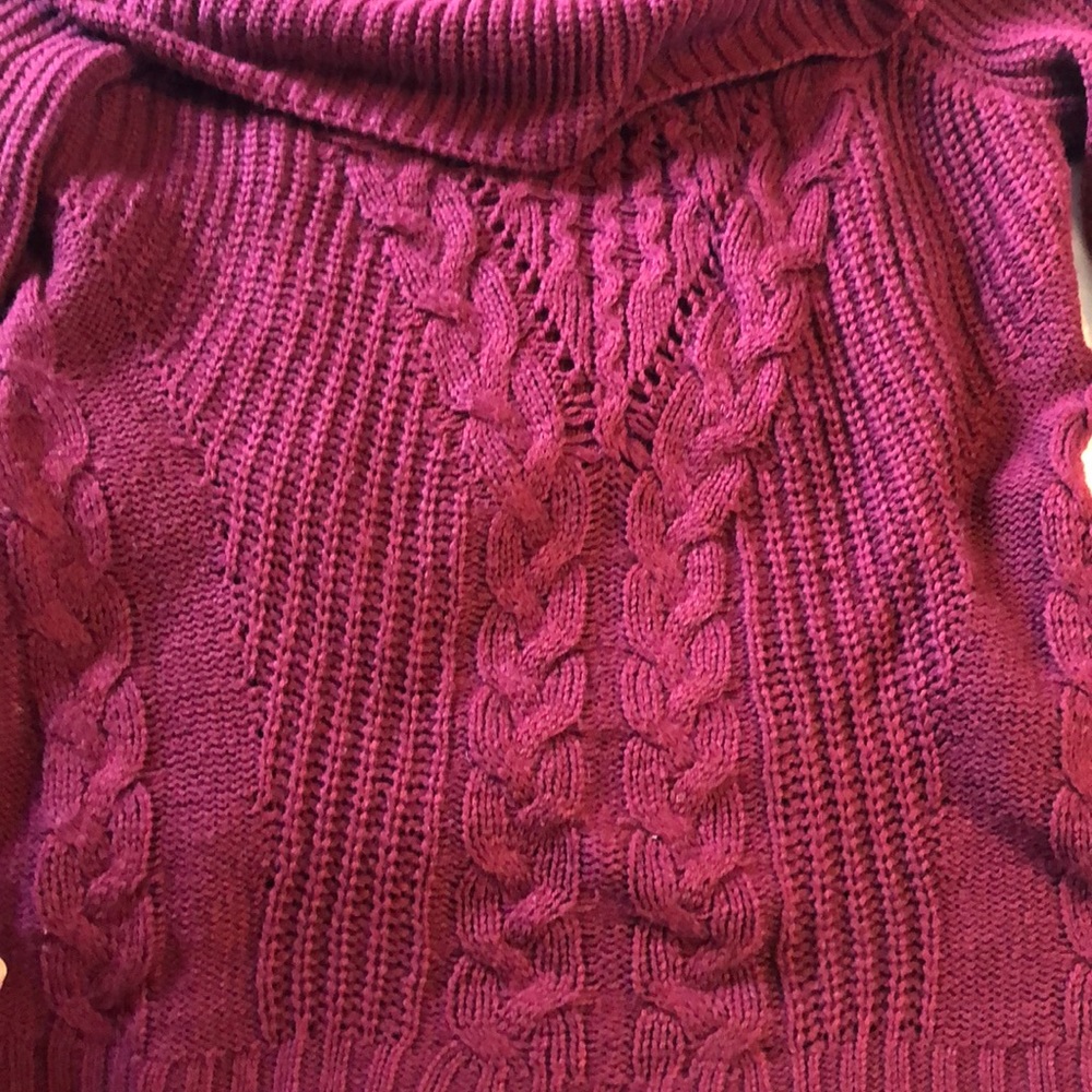 Maurice’s burgundy sweater - Picture 3 of 4